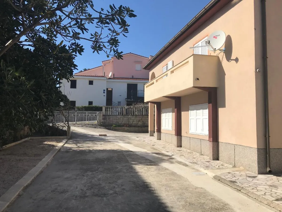 Guest house Summer Rooms Baska 2