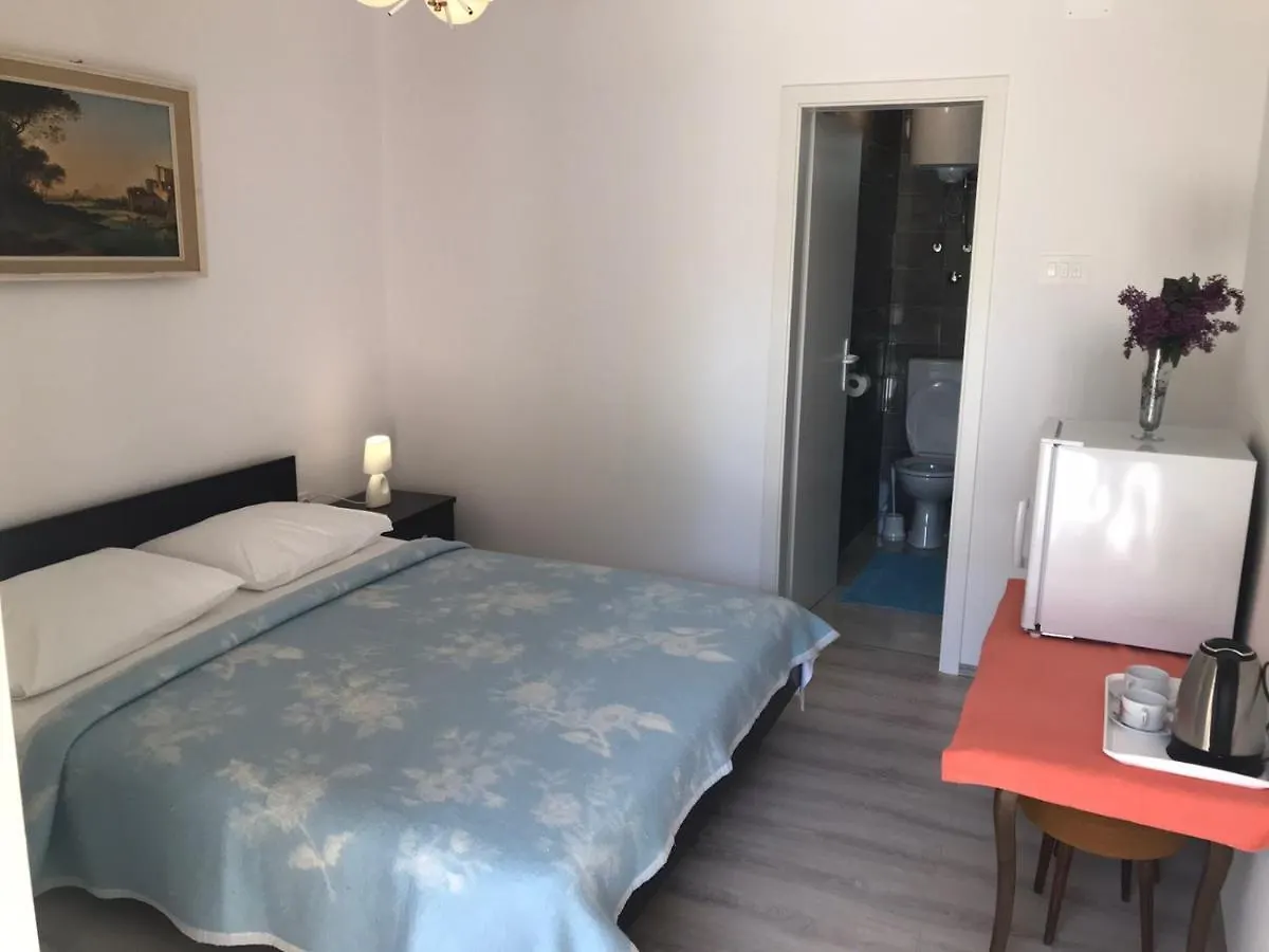 Gostinjska kuća Summer Rooms Baska 2 Croatia